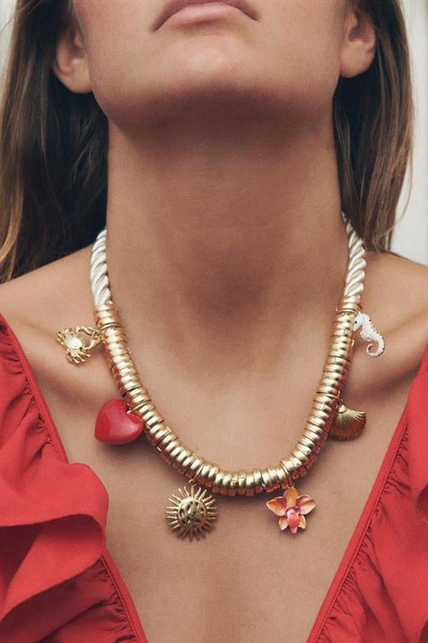 Metal Charmlı Kolye - Altın