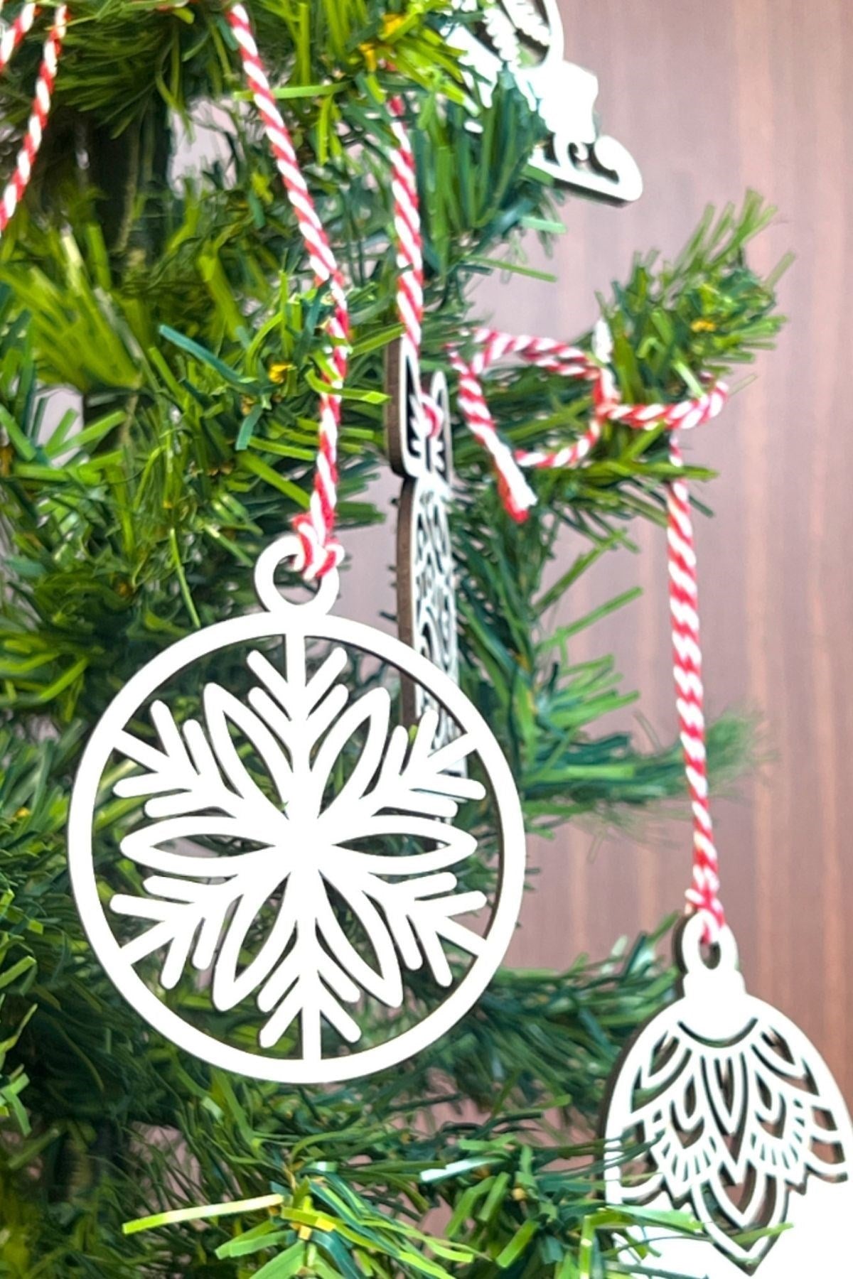 BUFFER® 10 Parça Kırmızı Beyaz İpli Karışık Model Ahşap Yılbaşı Ağaç Süsü