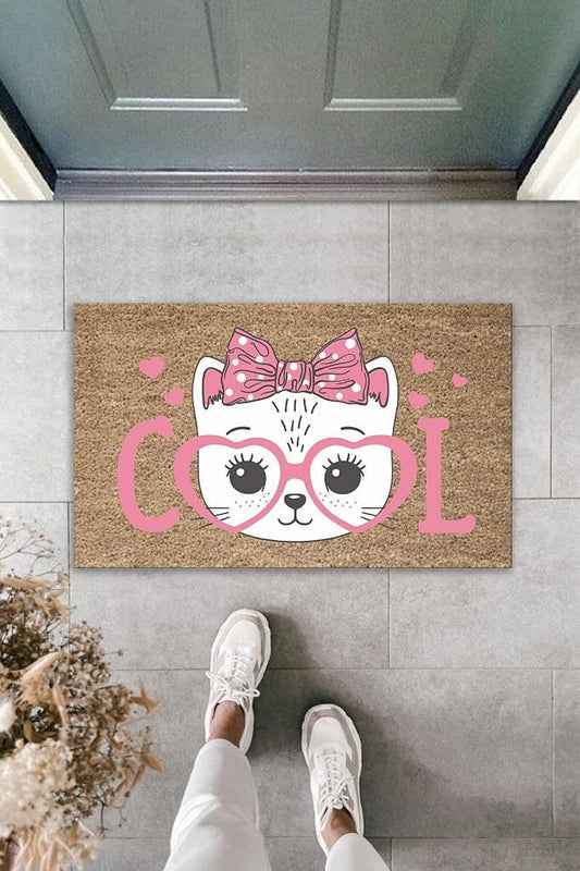 Dijital Baskı Kahverengi Cool Pembe Gözlüklü Fiyonklu Kedi Dekoratif Kapı Paspası K-2039 - UcuzaGeliyor
