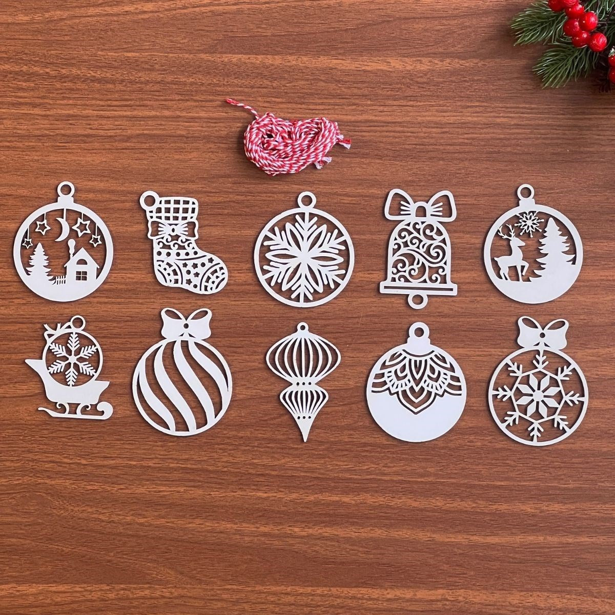 BUFFER® 10 Parça Kırmızı Beyaz İpli Karışık Model Ahşap Yılbaşı Ağaç Süsü