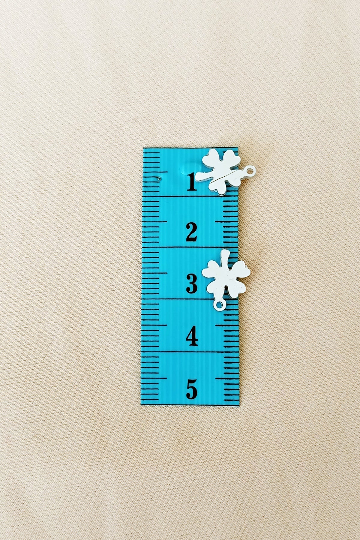 Oya Abiye Bileklik Kolye Pleksi Metalik Plastik Pul Gümüş Renk 8 gram 70 adet - BNC502