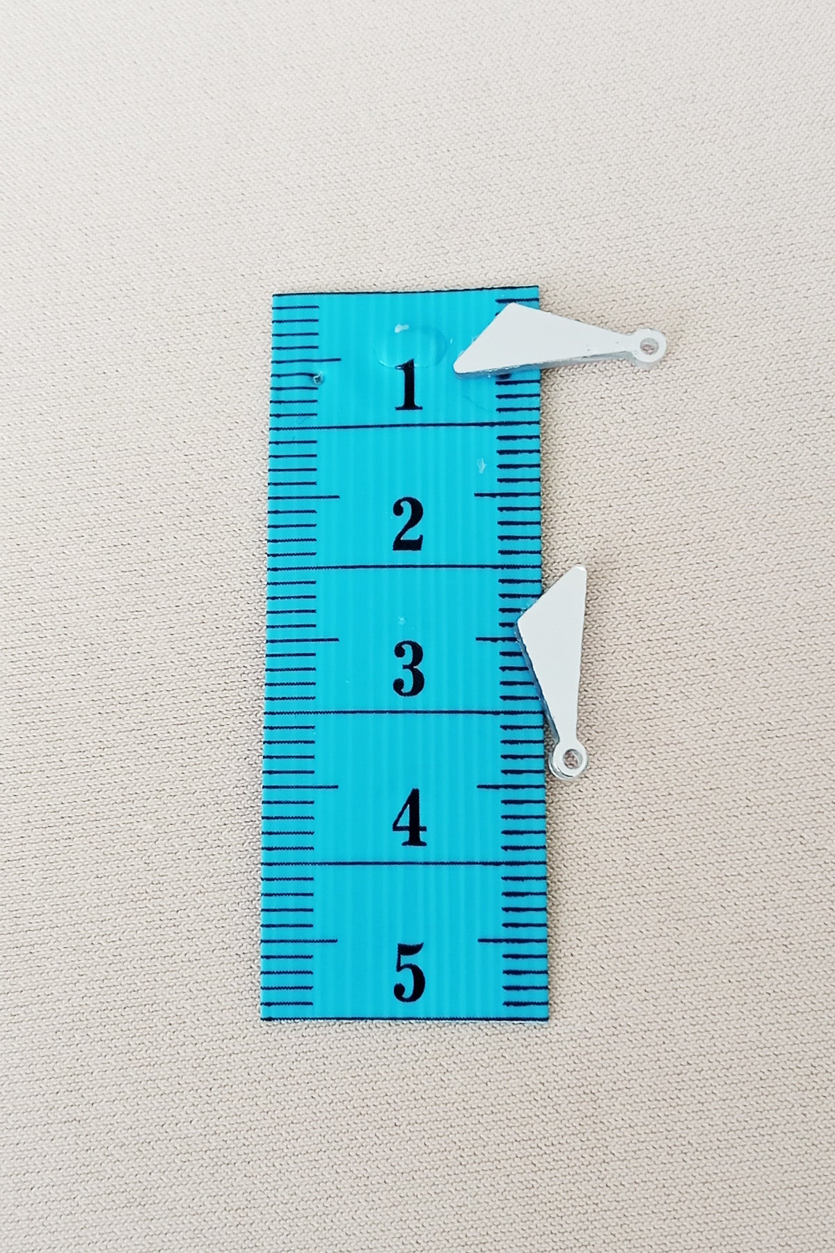 Oya Abiye Bileklik Kolye Pleksi Metalik Plastik Pul Gümüş Renk 24 gram 300 adet - BNC593