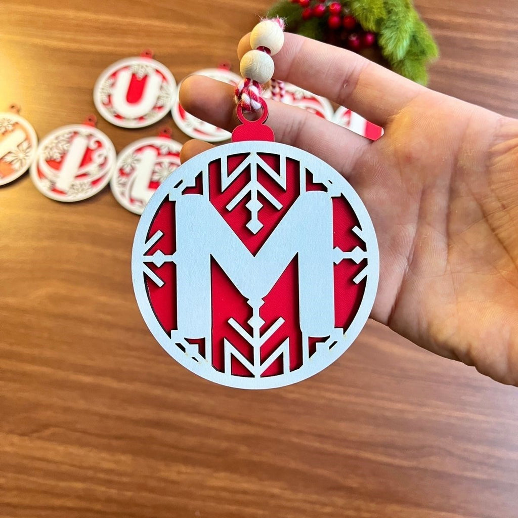 GENEL® 11 Harfli Kırmızı Beyaz İpli MUTLU YILLAR Yazılı Ahşap Yılbaşı Ağaç Süsü