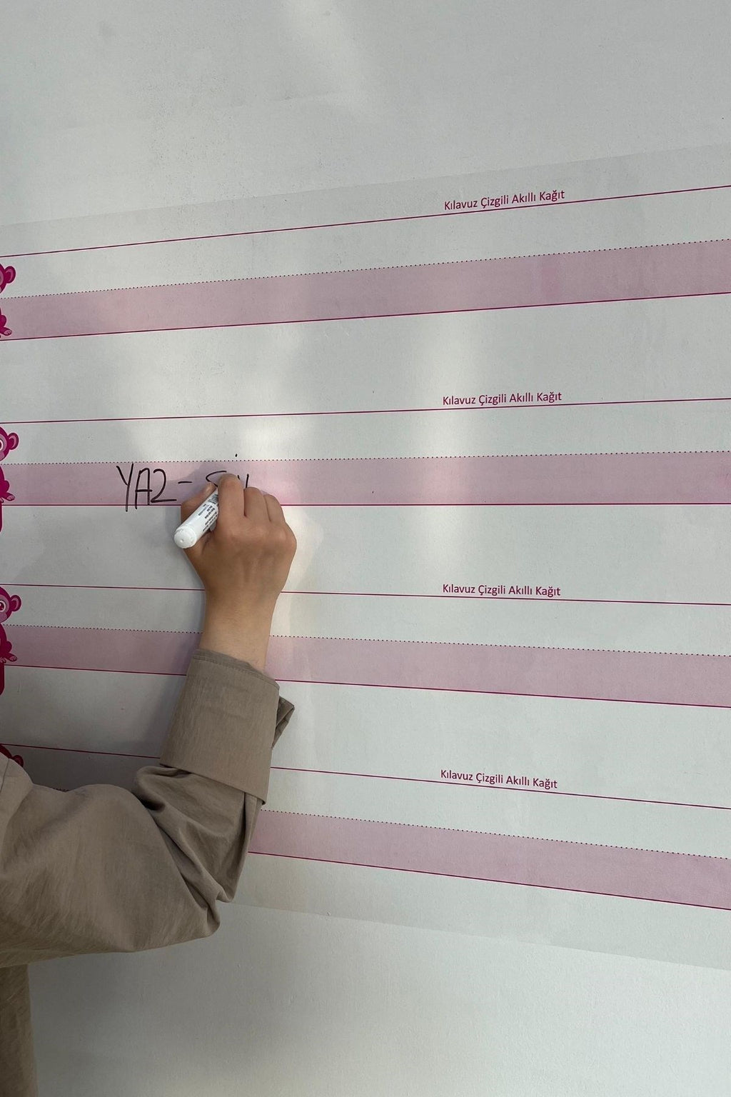 BUFFER® Kılavuz Çizgili Akıllı Kağıt Yazı Tahtası Duvarda İz Bırakmaz Statik Yeni Müfredata Uygun 100x56cm