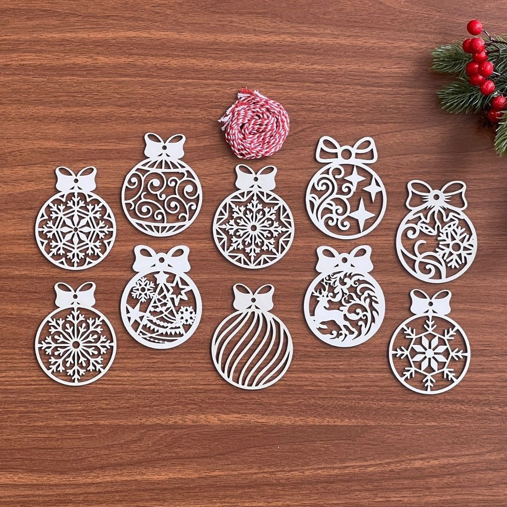 GENEL® 10 Parça Kırmızı Beyaz İpli Fiyonk Model Ahşap Yılbaşı Ağaç Süsü